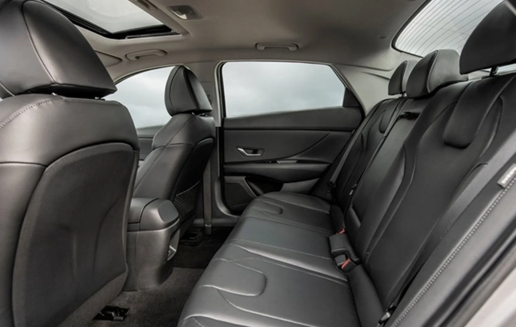 hyundai-elantra-2025-kish-slide-6